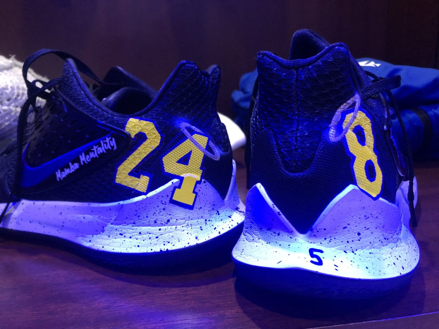 Kentucky basketball team paying tribute to Kobe Bryant with warmup