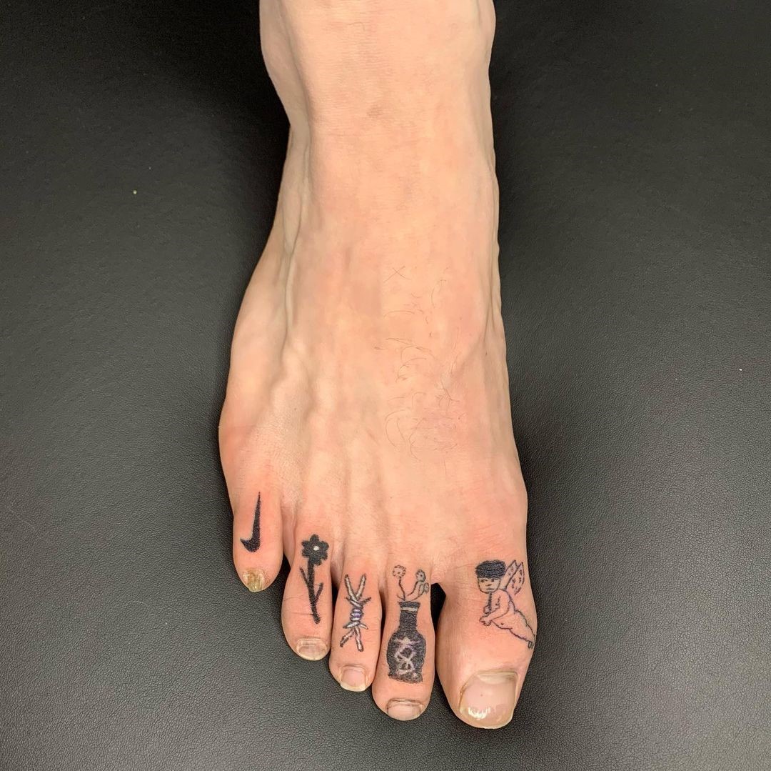 Details more than 79 toe tattoo designs in.cdgdbentre