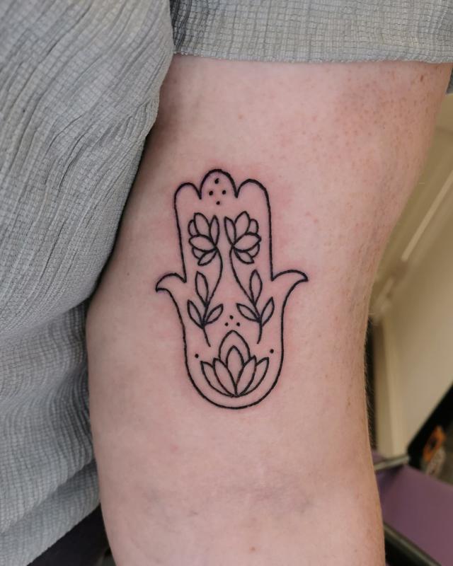 20+ Fashionable Hamsa Tattoo Ideas: Design To Always Protect Your Spirit - Saved Tattoo 800_x_640_jpg
