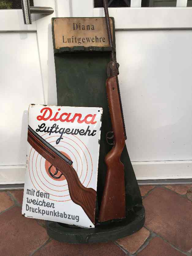 Diana Luftgewehr Schilderjagd, alte Emailleschilder und Blechschilder