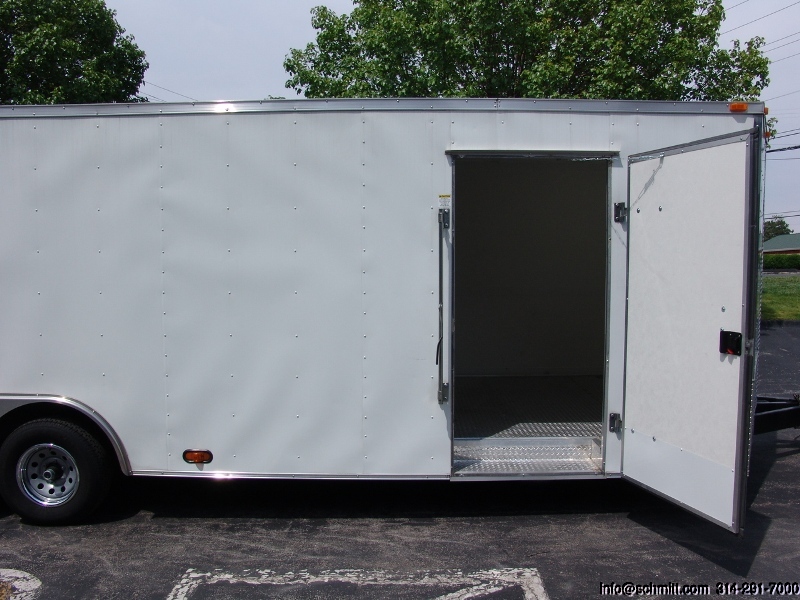 2011 HURRICANE CARGO HEAVY DUTY 8.5 X26' ENCLOSED CAR HAULER — Daniel
