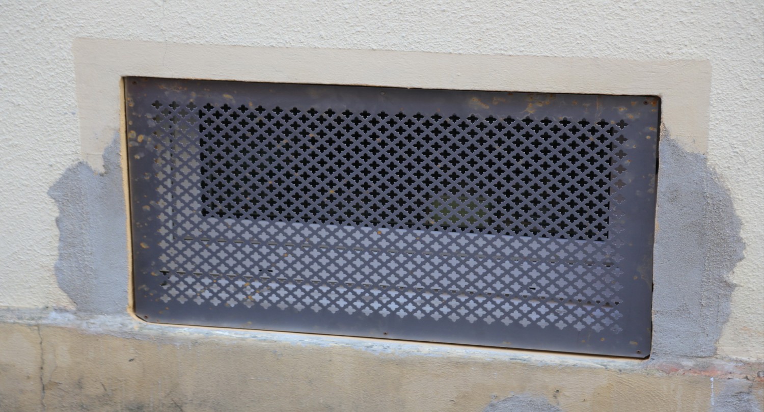 Kellerfenster Gitter aus Lochblech