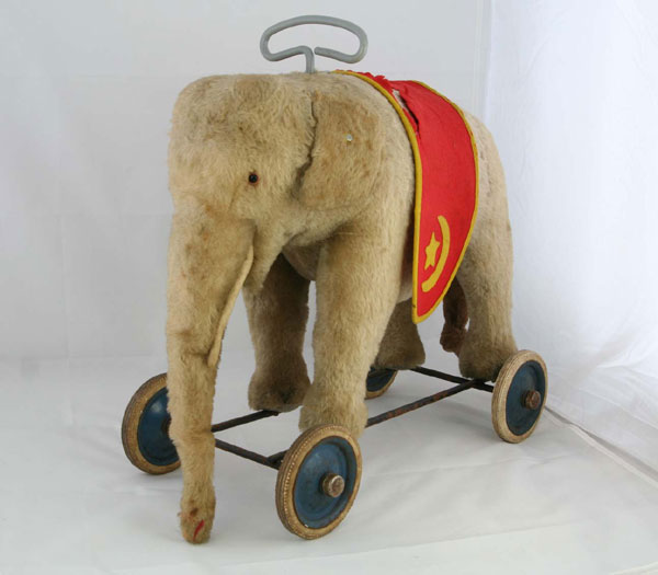 Alter Steiff Elefant auf Rädern, mit Knopf im Ohr, Speicherfund eBay
