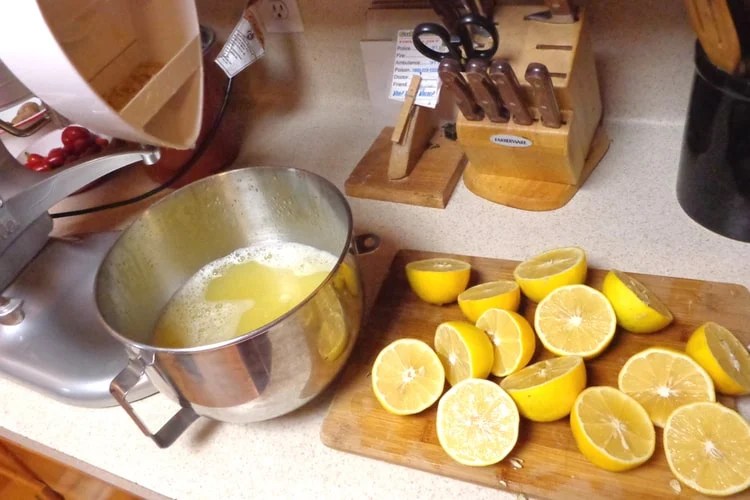Freezing Lemons and Using Frozen Lemons whole, slices, juice, and