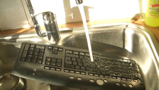 Wie Sie Kaffee- und Teeflecken entfernen Ariel