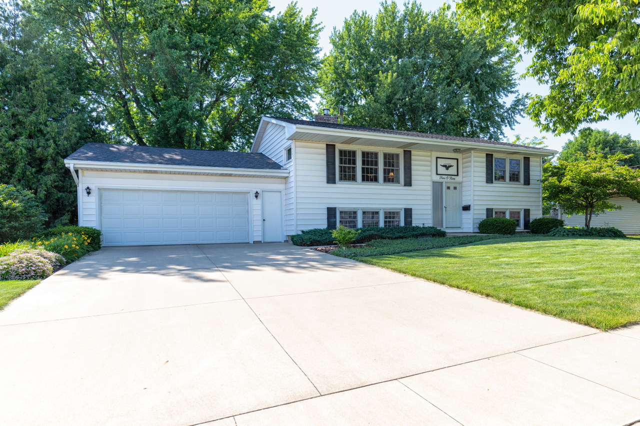 Schuck Realty Co. Home Listings around Parkersburg and Grundy Center