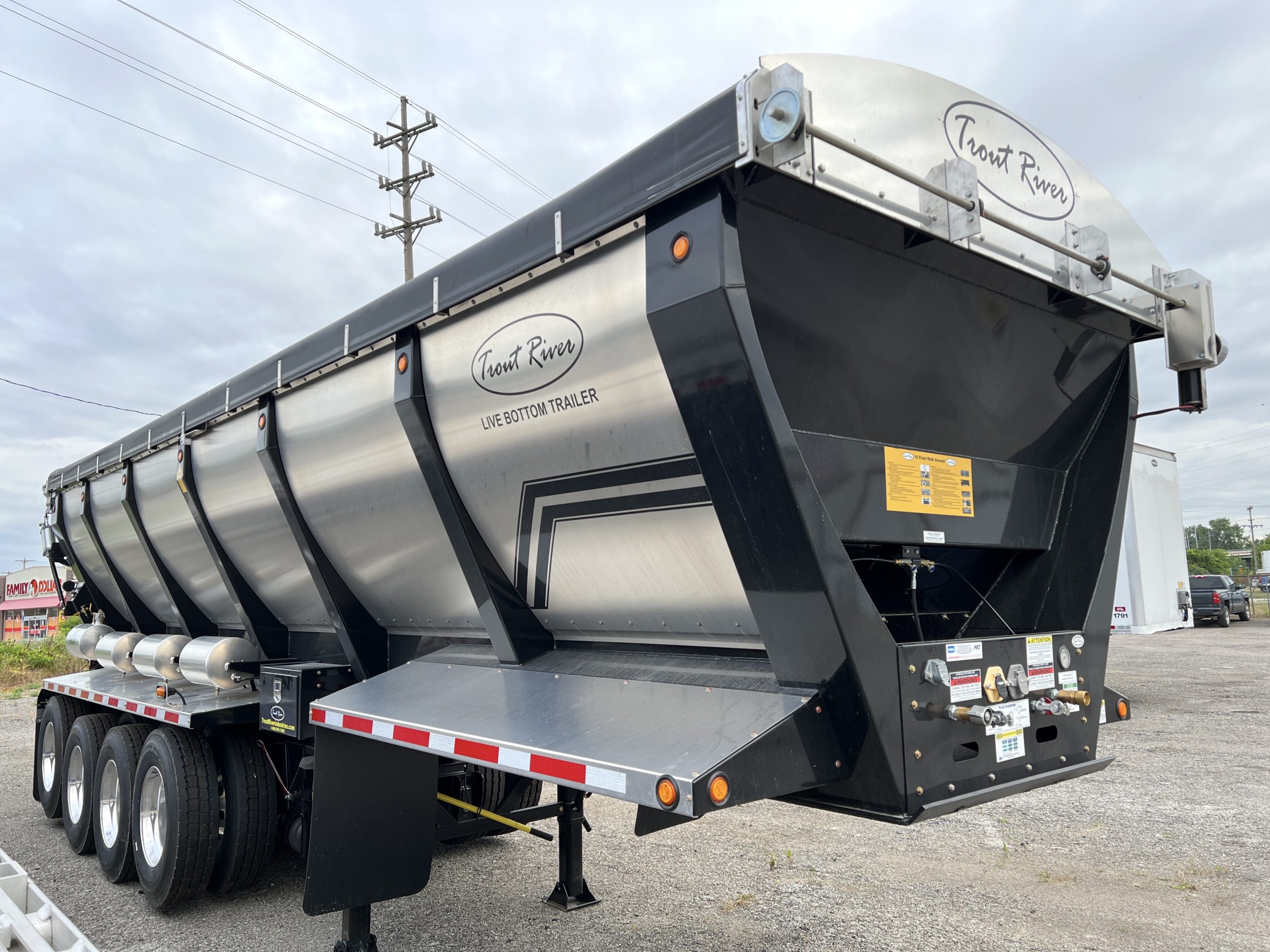 2023 Trout River 31' 4Axle Live Bottom Asphalt Trailer Scientific Brake