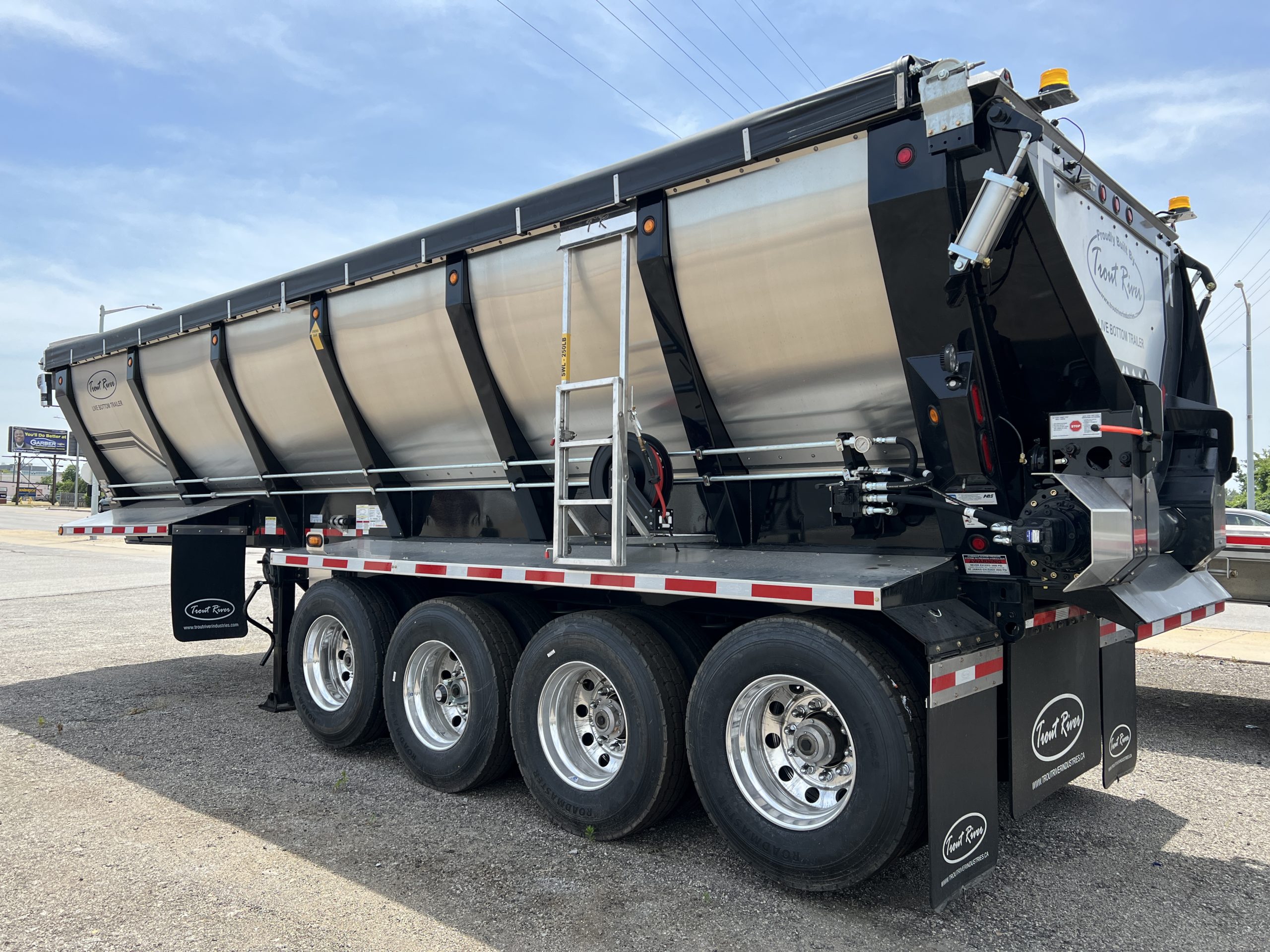 2023 Trout River 31' 4Axle Live Bottom Asphalt Trailer Scientific Brake