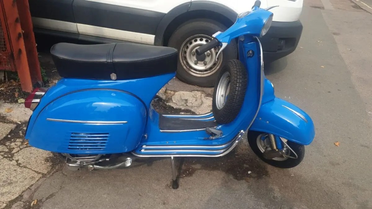 Vespa super Scootering Magazine