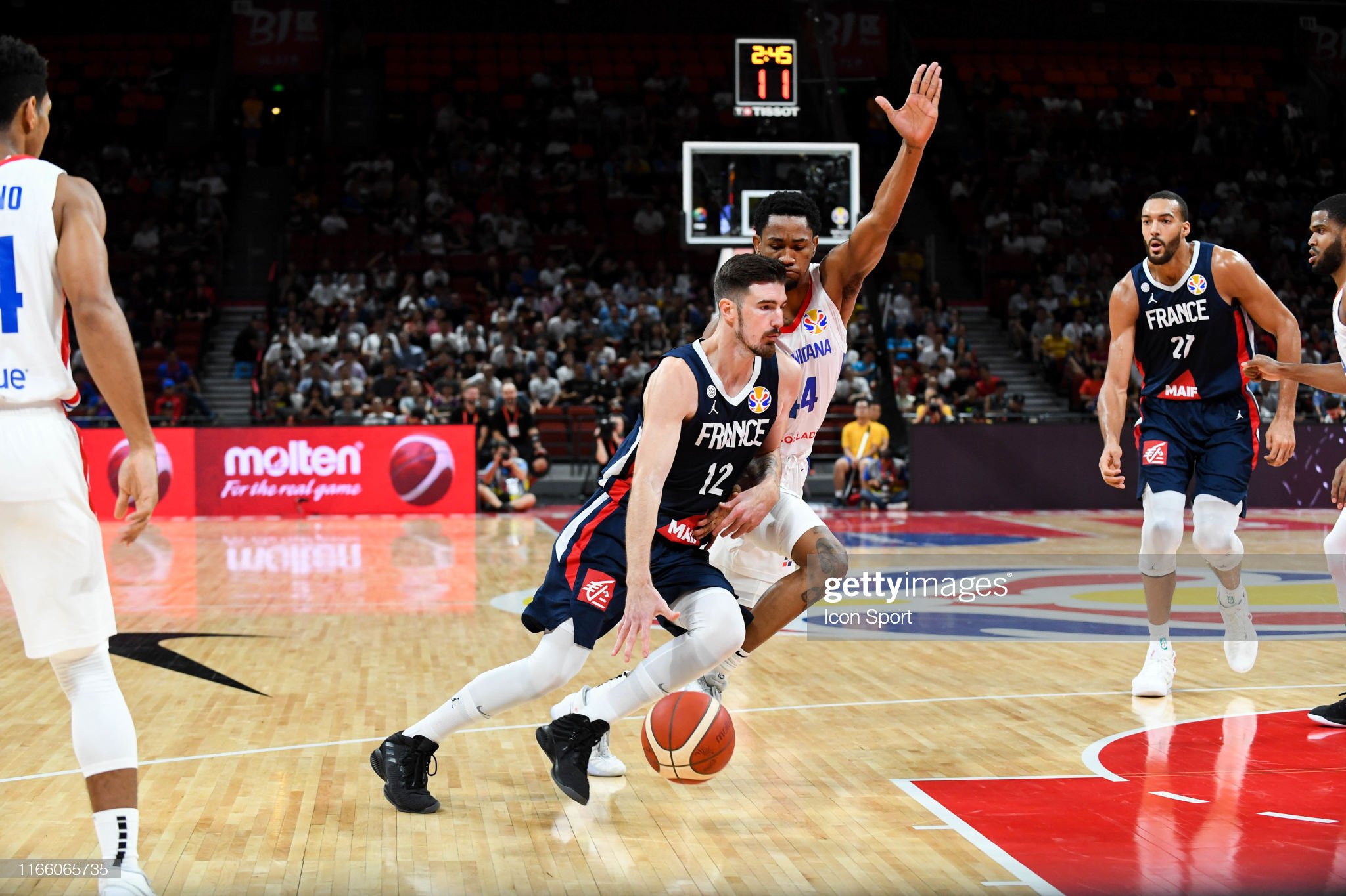 What Is Double Dribble In Basketball? An Ultimate Guide