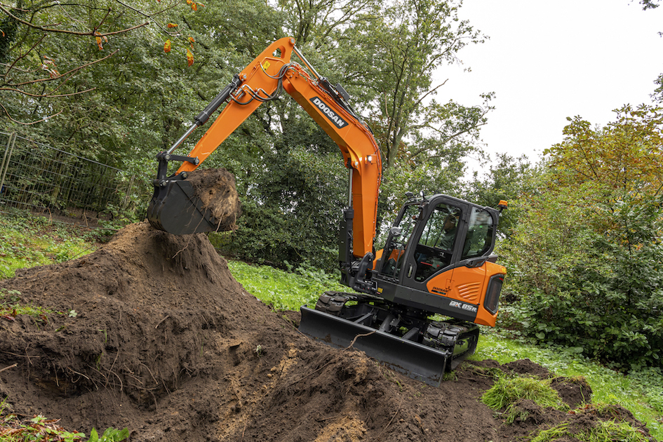 Doosan launches new DX85R7 8 tonne miniexcavator Scottish Construction Now