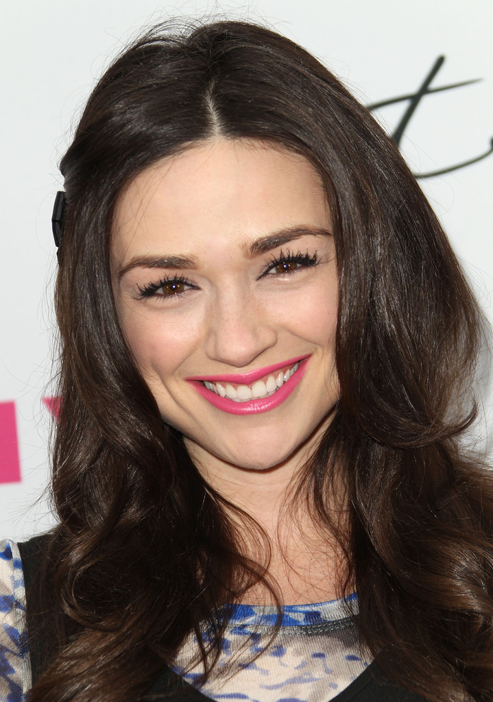 Crystal Reed THE HORROR ENTERTAINMENT MAGAZINE