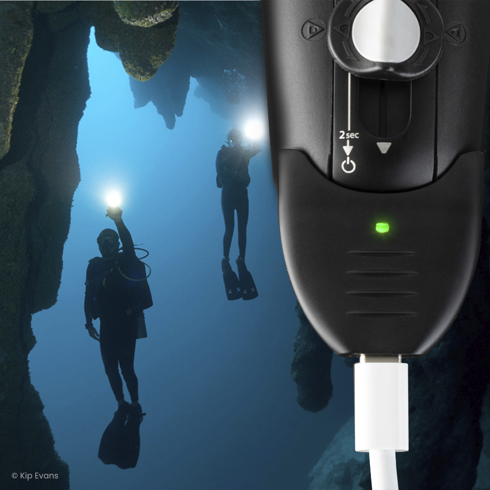 Sola 2500 Dive Light Review Shelly Lighting