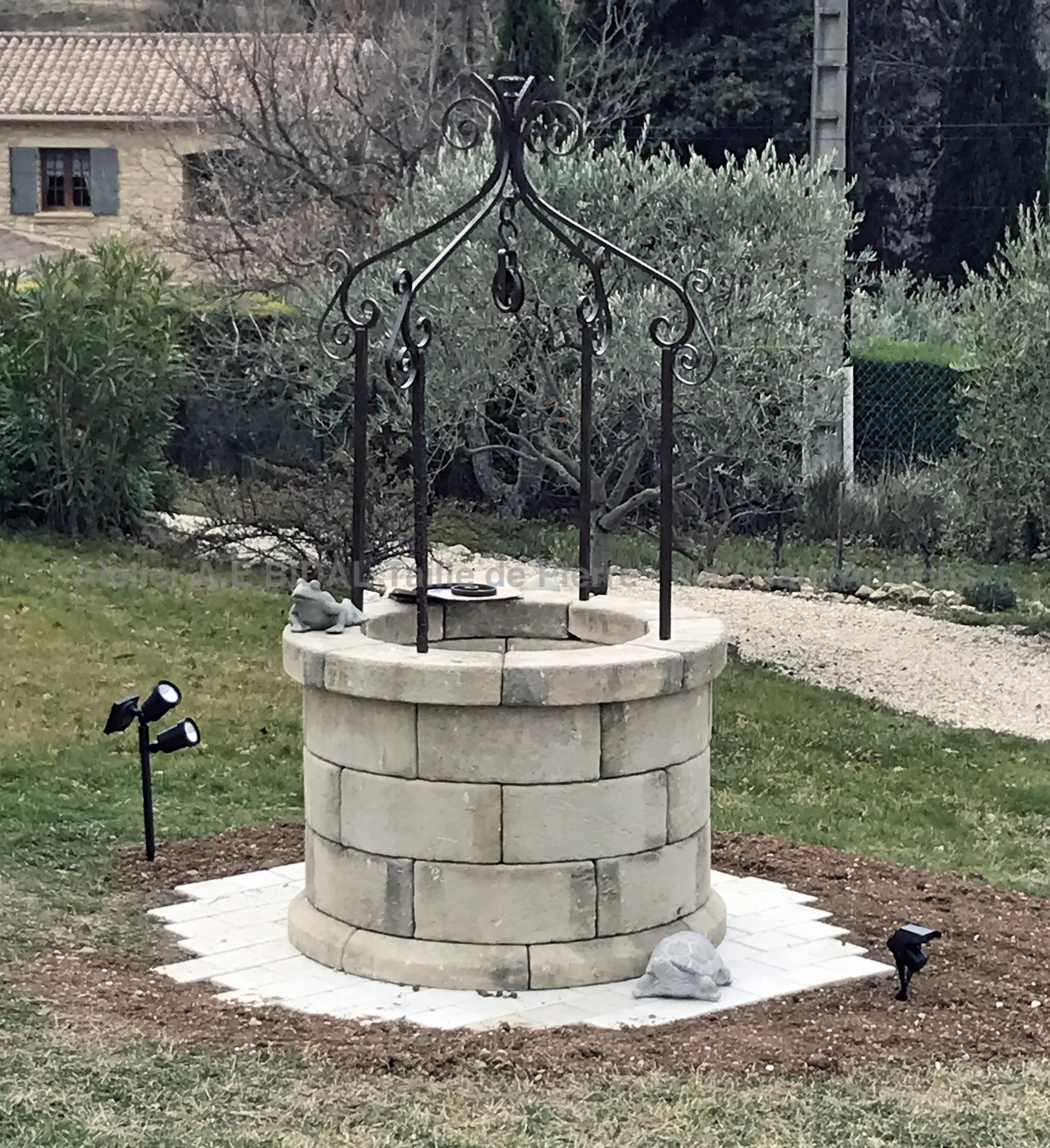 Garden Wells in Natural Stone ǀ Farmers Wells ǀ Well Fountain in Stone