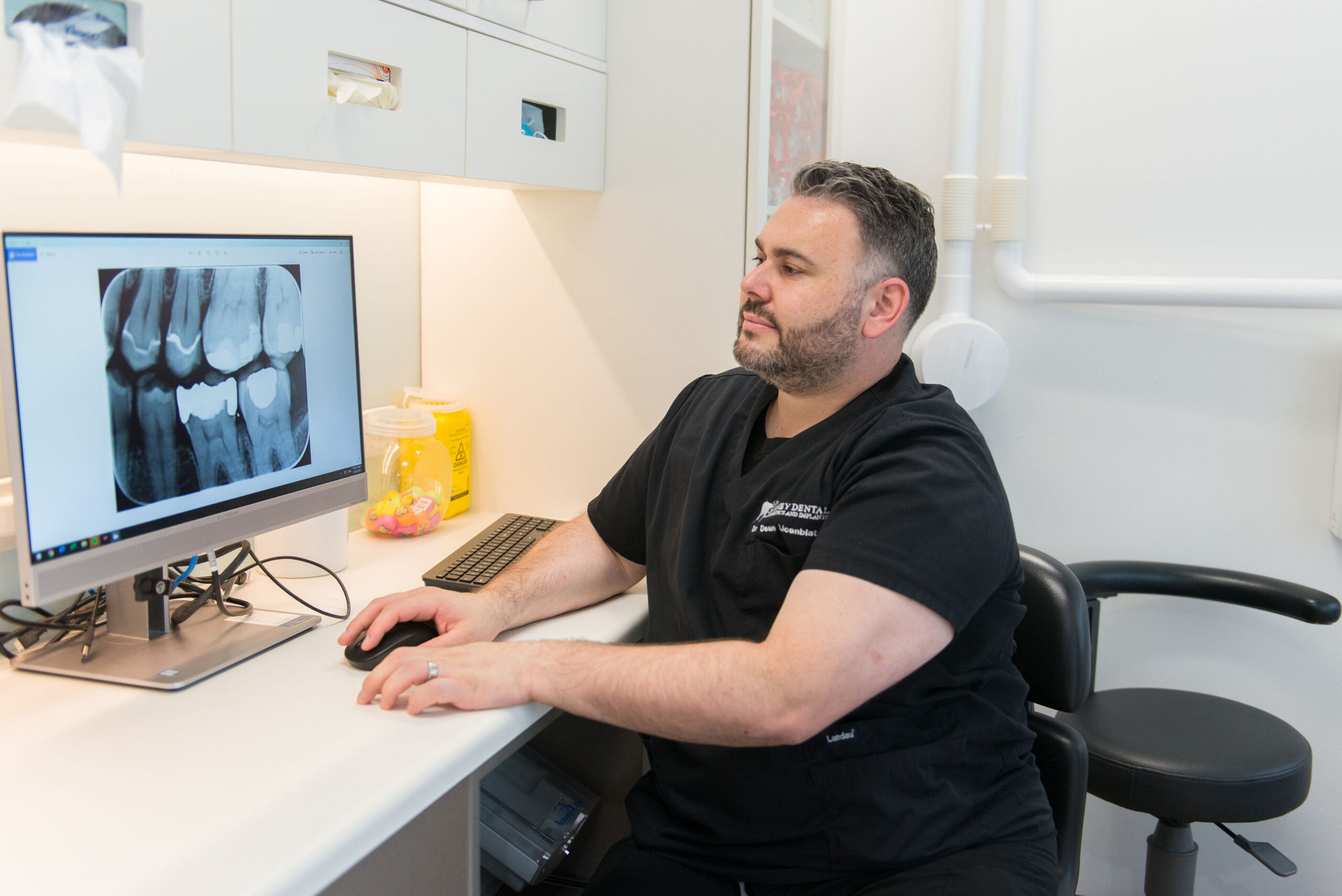 Dr Dean Licenblat Fellow of the American Academy of Implant Dentistry