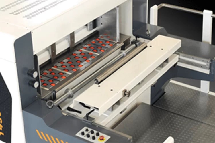 China Automatic Flatbed Die Cutter Machine For Sale Lukes Machinery