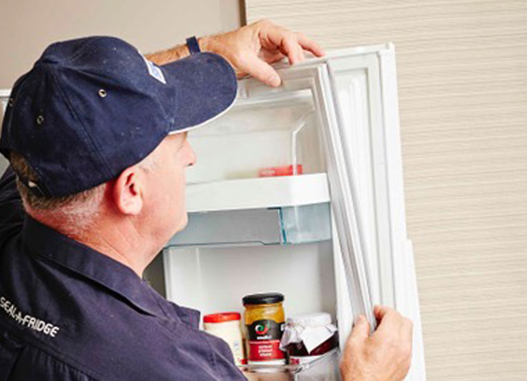 DIY OR TECHNICIAN? WHY YOU SHOULD LEAVE FRIDGE SEAL REPLACEMENT TO THE
