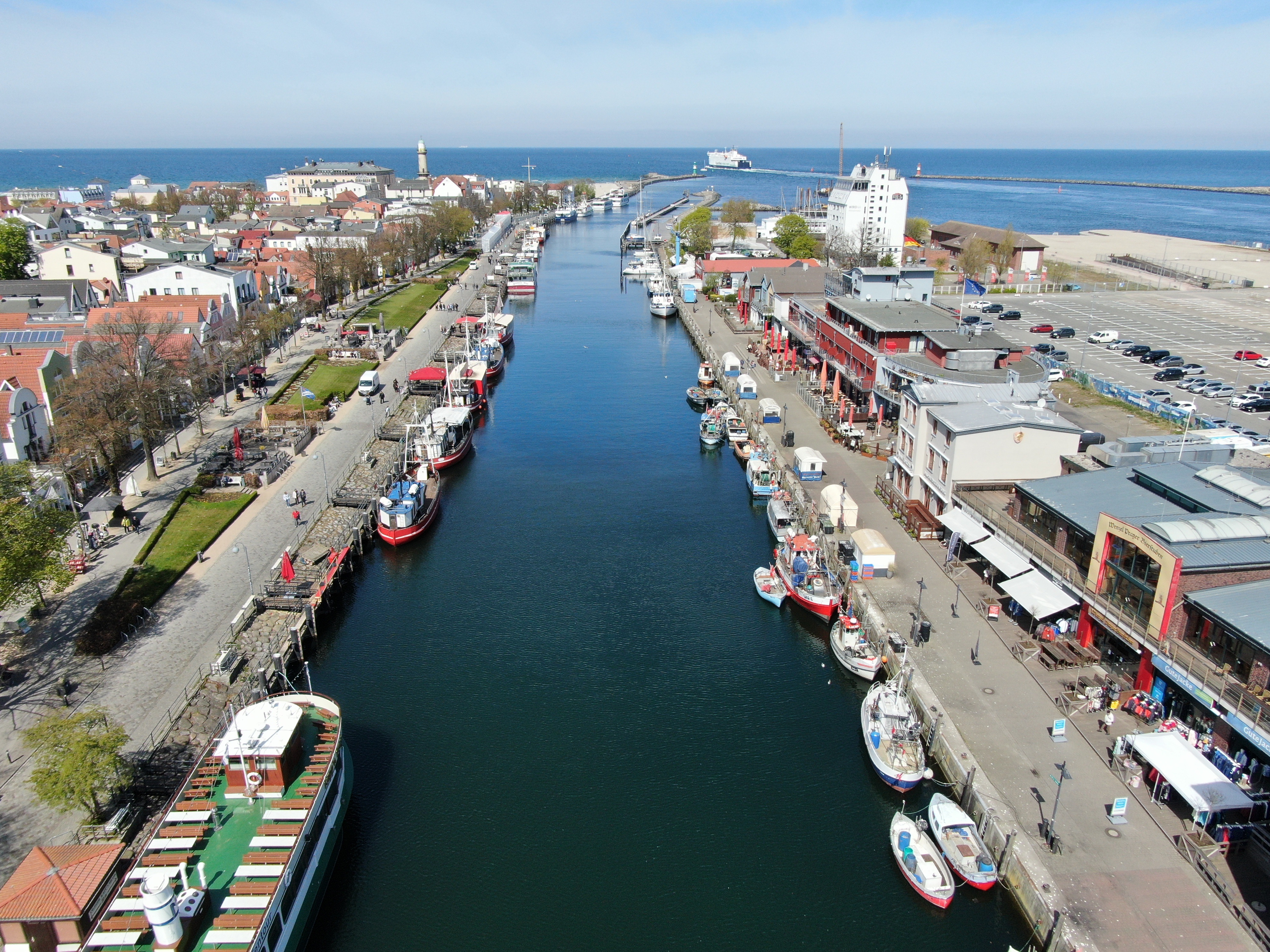 Warnemünde Alter Strom Hafen bei Rostock (Warnemünde) SeaMe