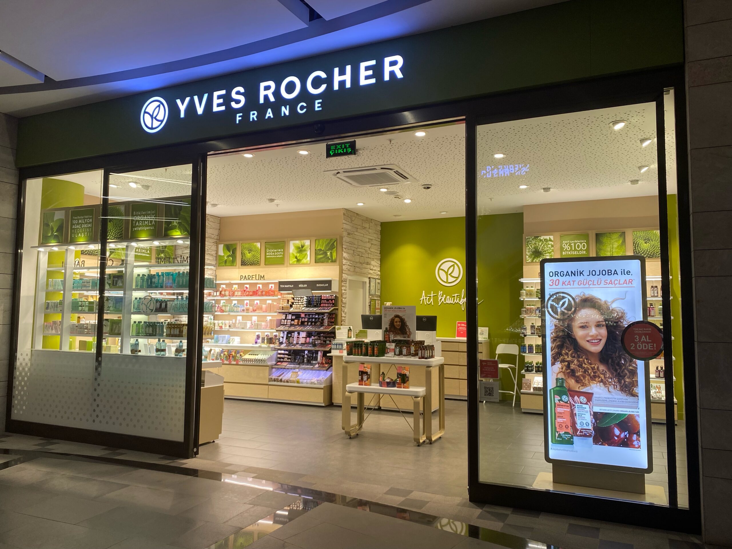 Yves Rocher Expands Store Network With IDIS Surveillance and AI Retail