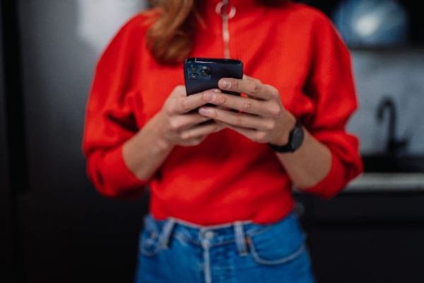 Comment décoder les SMS des femmes ? [Mode d’emploi]