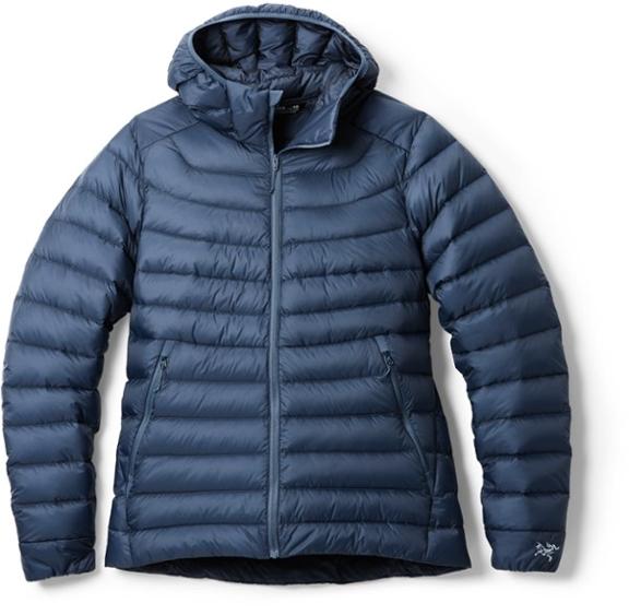 What to Wear Hiking in Cold Weather (for men and women)