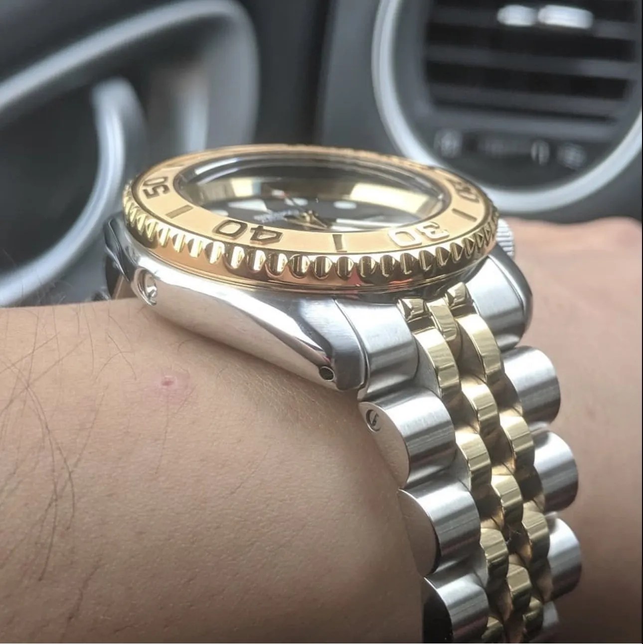 Watch Parts Spotlight How the Helium Escape Valve Works