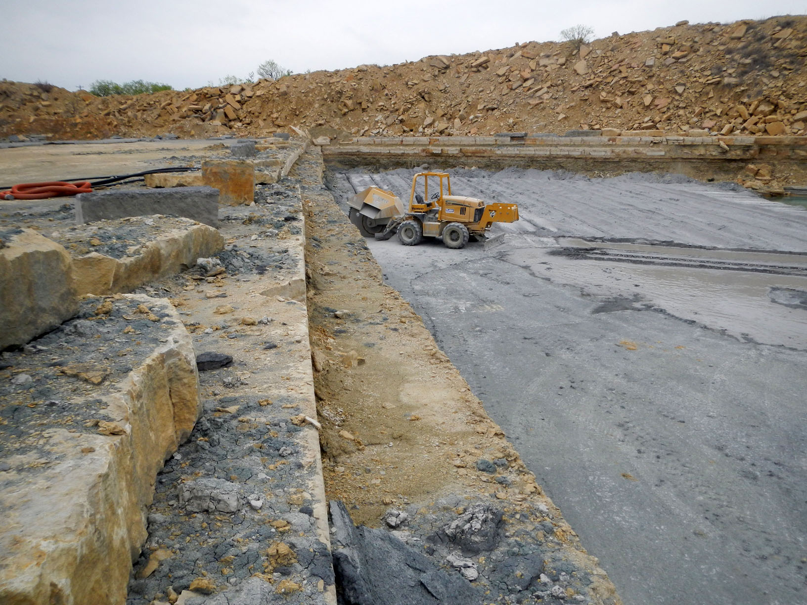 Limestone quarry 17969 Select Stone