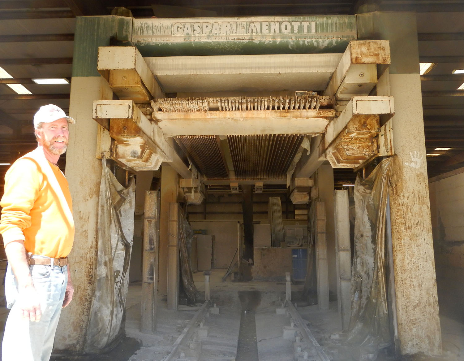 Limestone quarry 17989 Select Stone