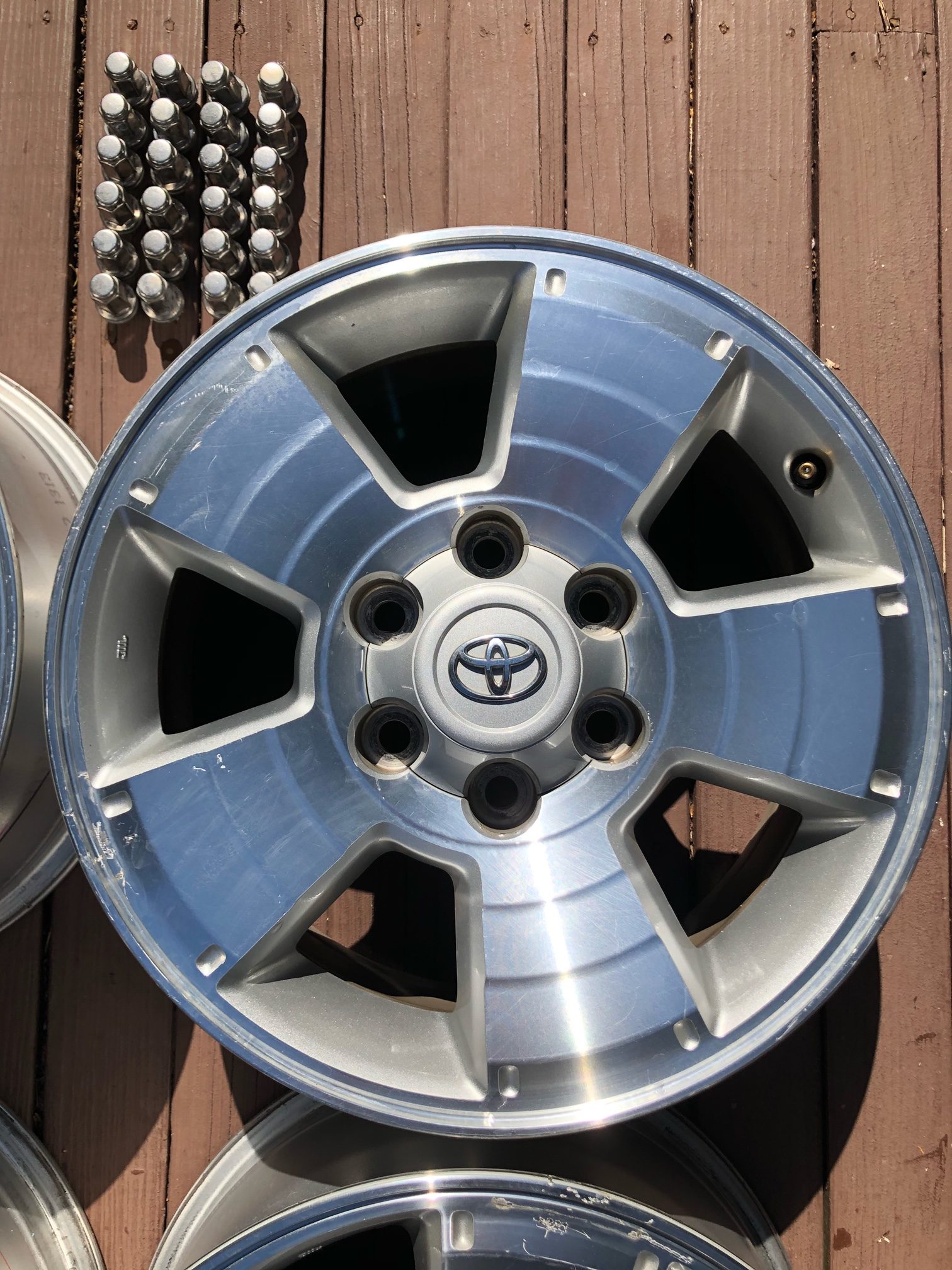 2021 toyota wheel bolt pattern