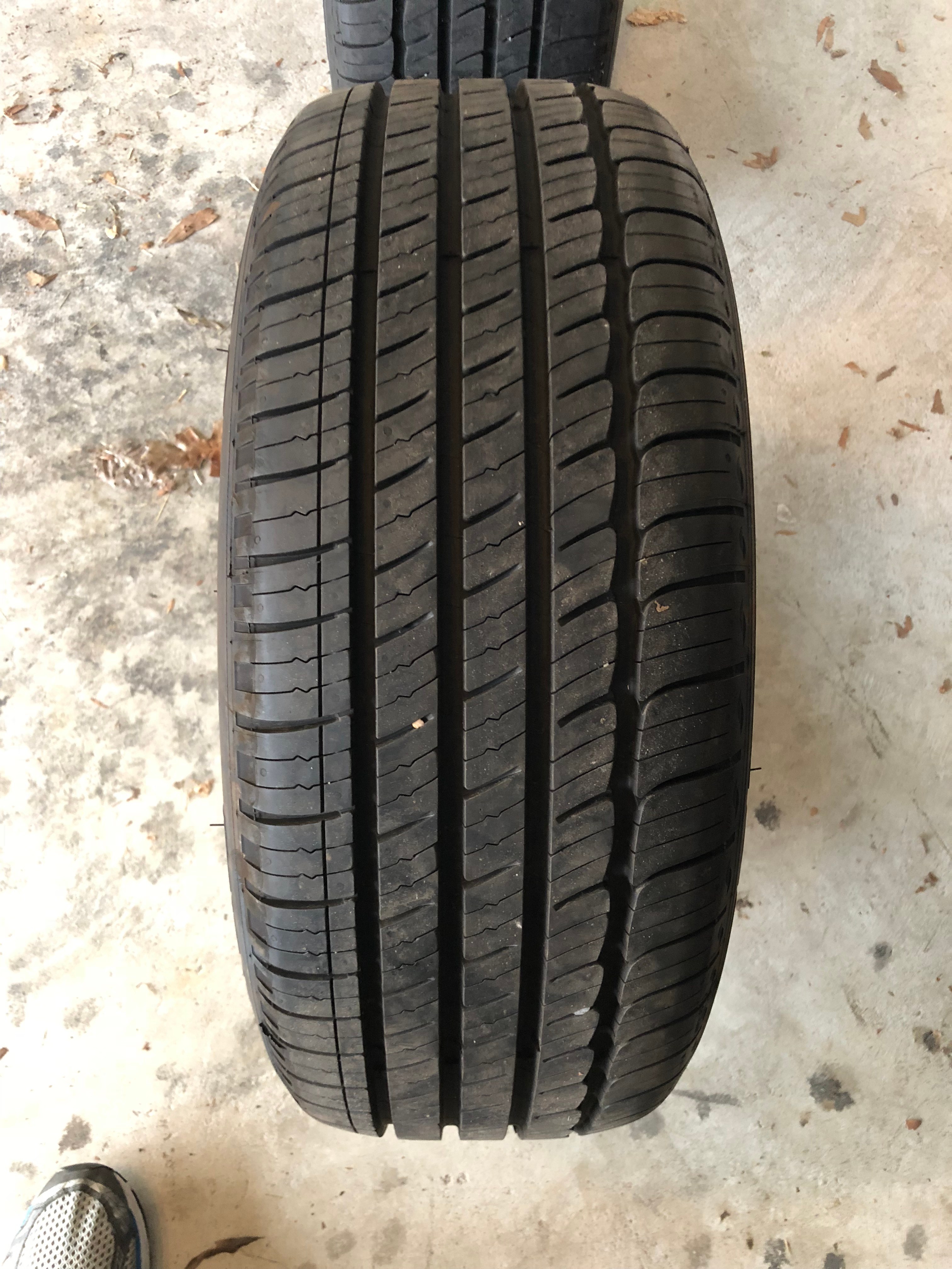 Two Used Tires (Good Condition) Michelin PRIMACY MXM4 215/50r17
