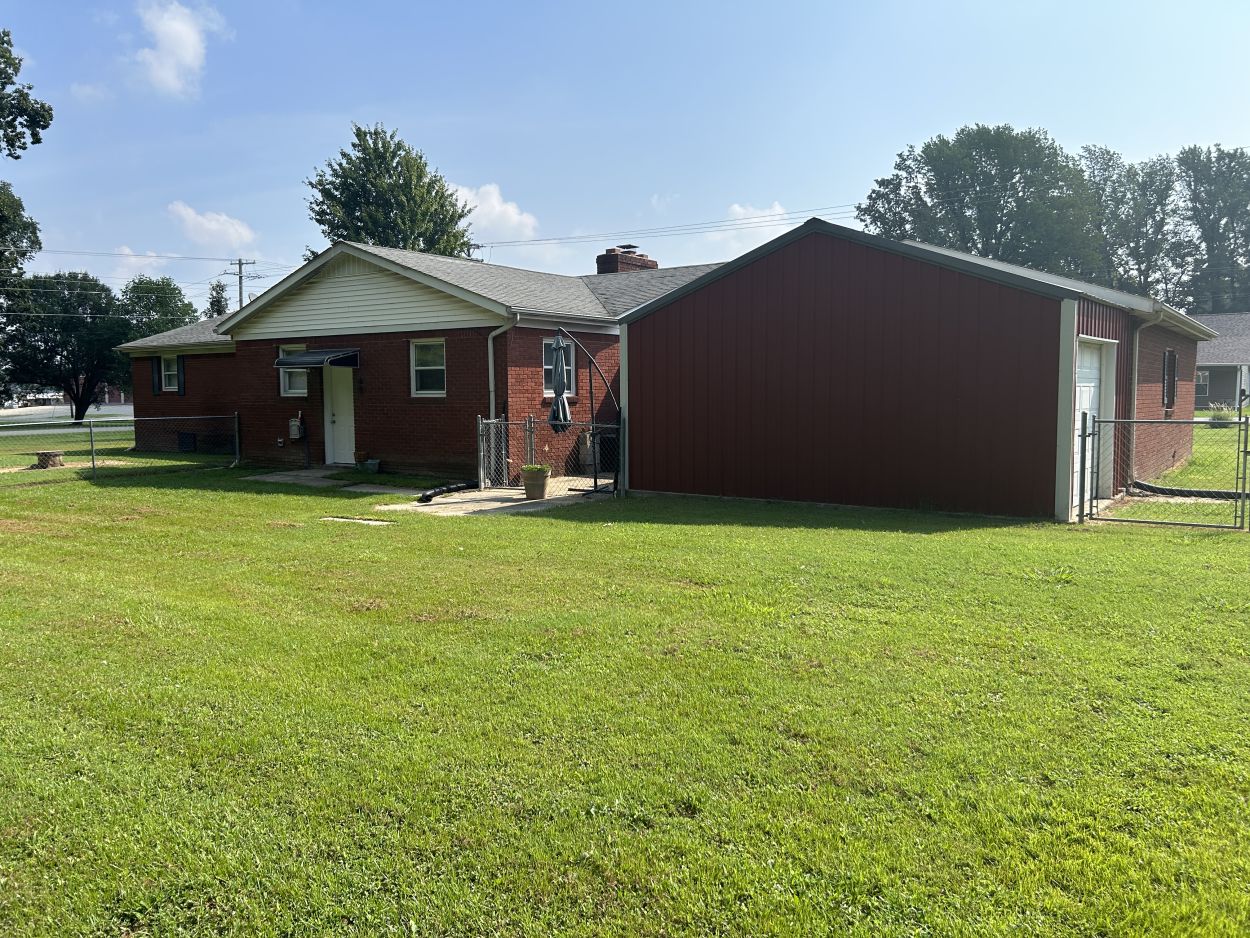 11983 County Road 637 Dexter, MO 63841 4 beds 1.75baths