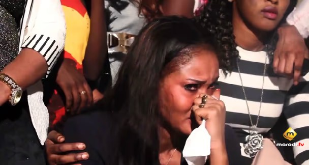 Vidéo Incroyable surprise qui fait fondre en larme la comédienne