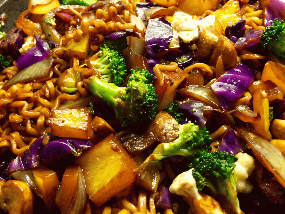 Veckans Recept: Goda, Stekta Nudlar Med Soya-Stänkta Grönsaker - Senses