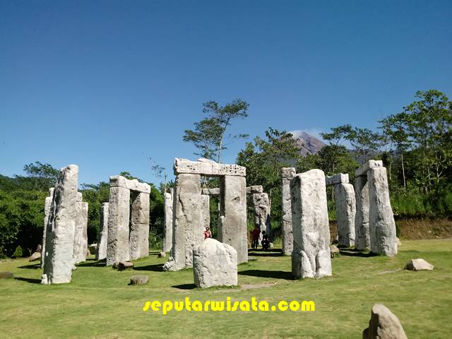 Stonehenge Merapi Jogja Jam Buka Rute Fasilitas Dan Harga Tiket Masuk 2020 2021 Seputar Wisata
