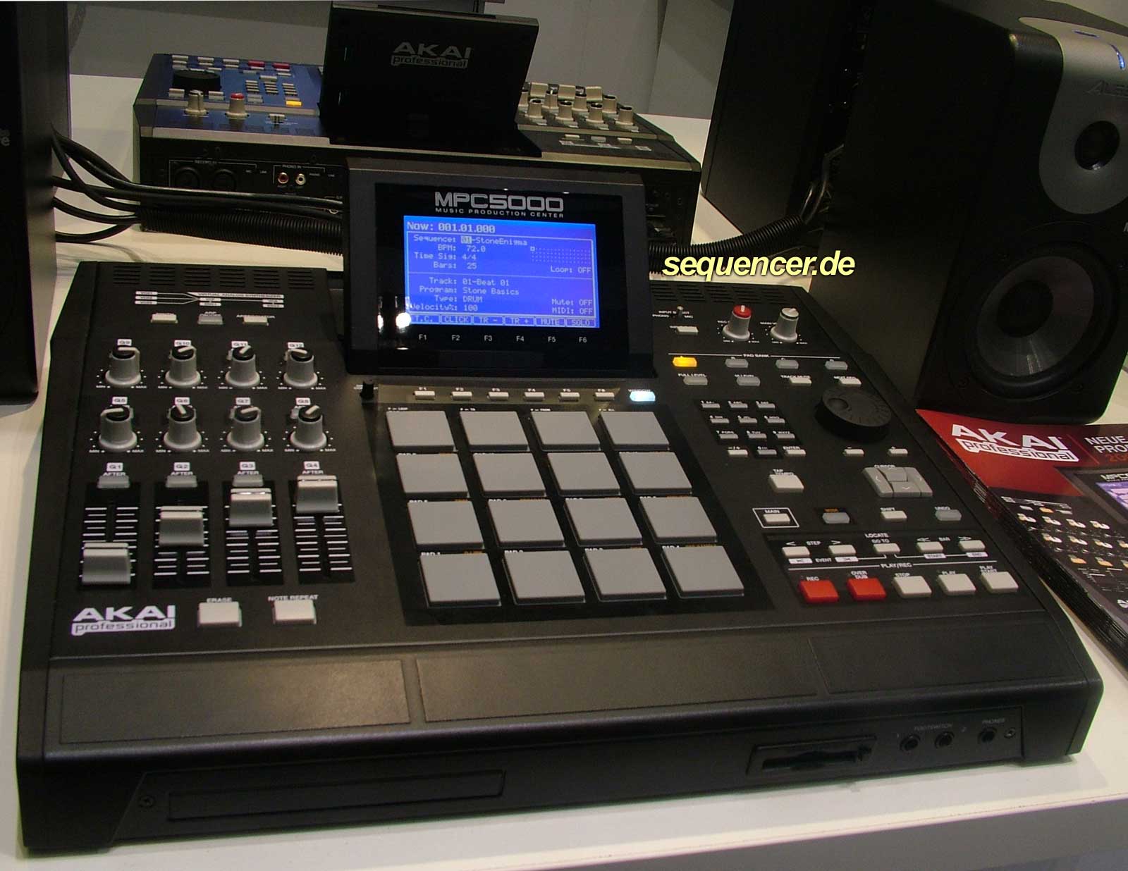 Akai MPC5000 Sampler real time sequencer