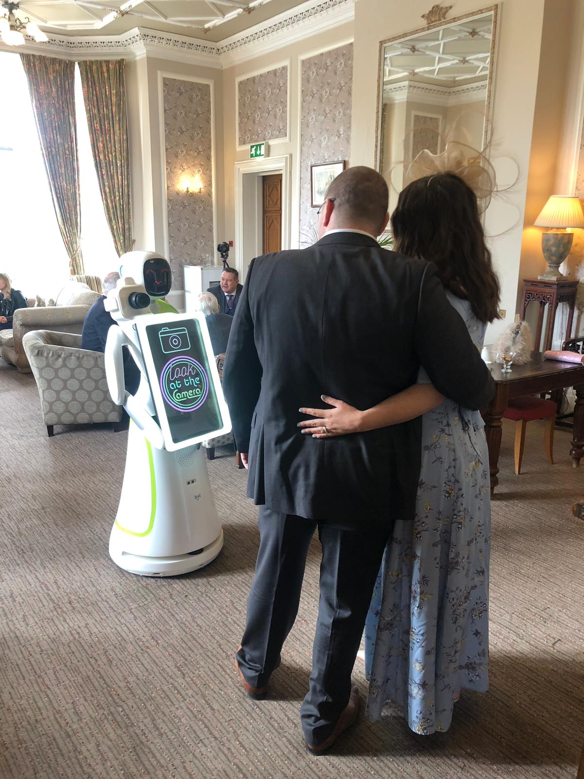 Photobooth robot makes its wedding debut in the UK Service Robots