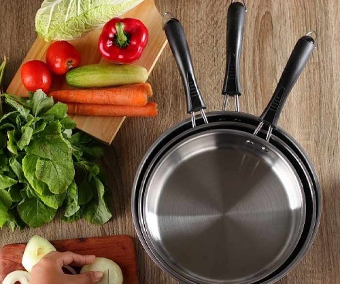 Tips Membersihkan dan Merawat Alat Masak Stainless Steel yang Baik dan