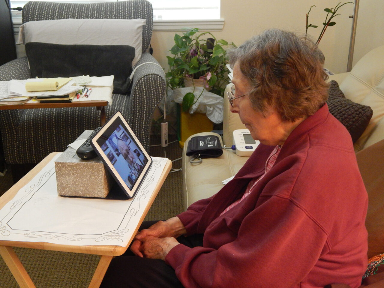 How To Stay Connected With Family In An Assisted Living Community