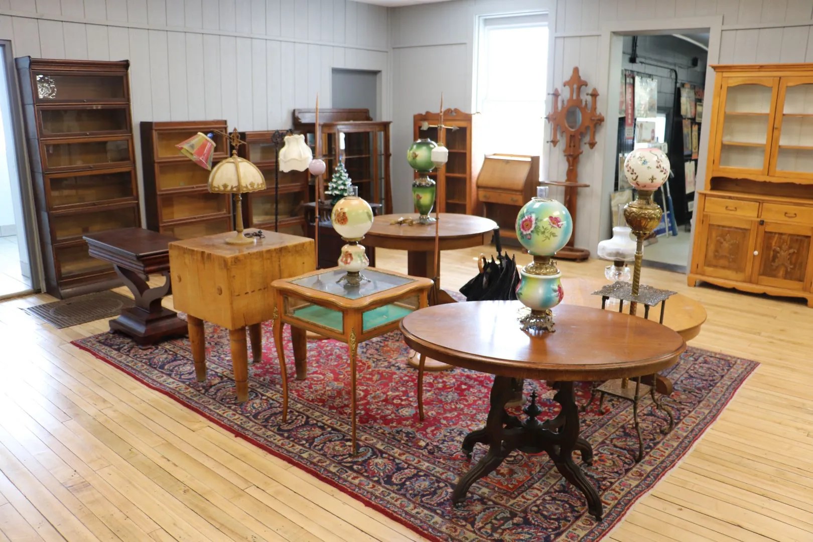 Home Shackelton Auctions Springfield, Ontario We do auctions of