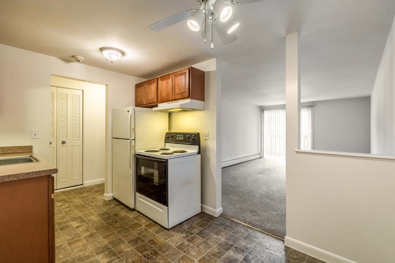 One_Bed_Model_Kitchen Shady Oaks Apartment Homes