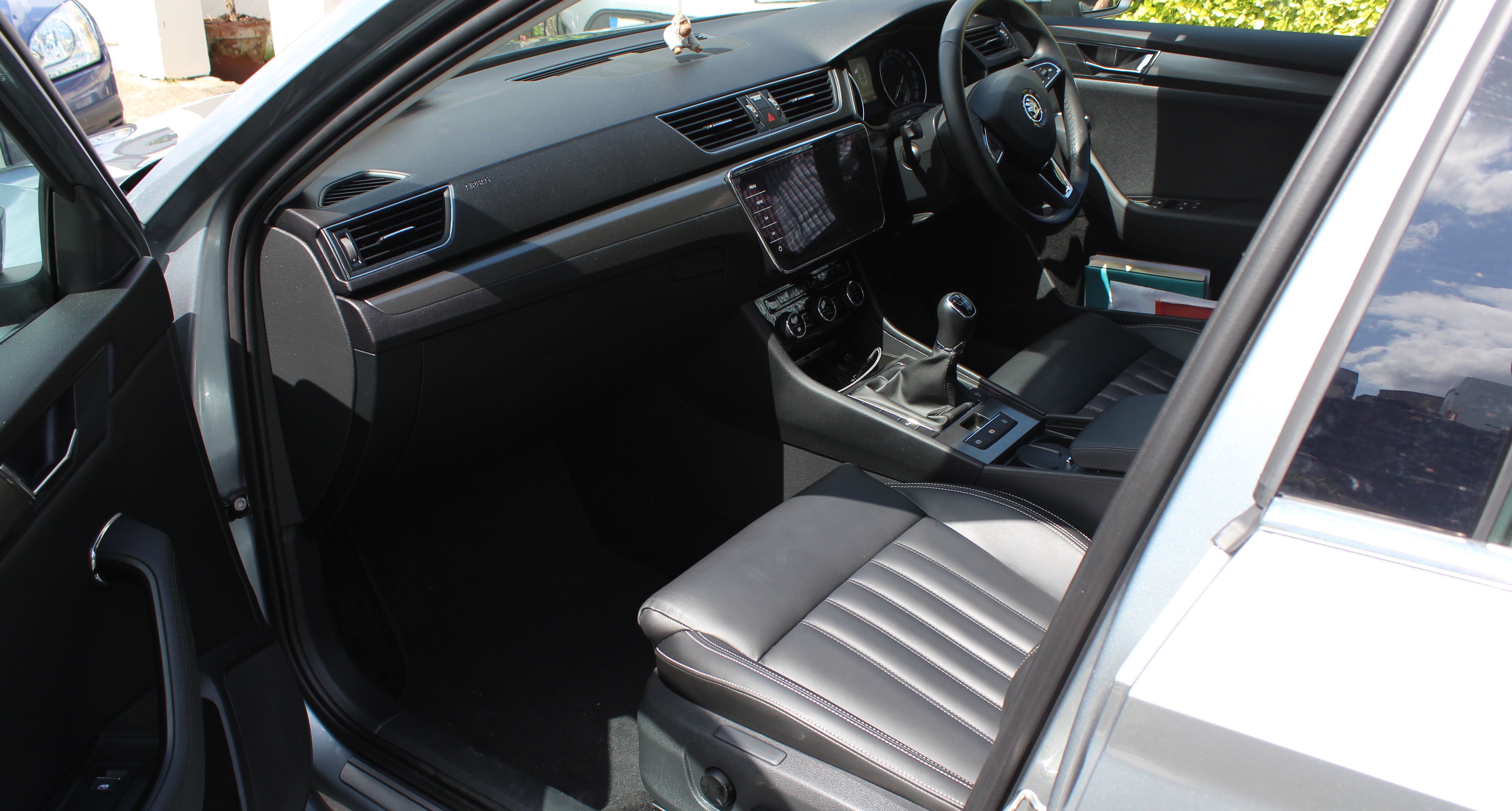 Shannon Airport Taxi Service Shannon Airport Transfers, Business Tranfers, Ireland Tours