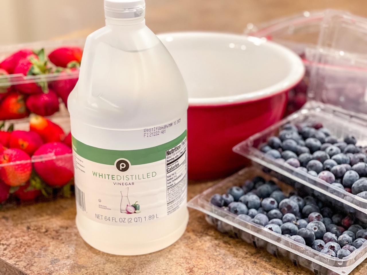 The Surprising Benefits of Washing Fruit with Vinegar