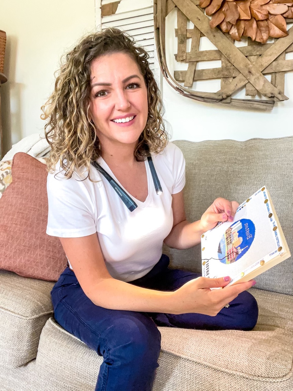 Say Goodbye to Eye Strain with the Glocusent LED Neck Reading Light for