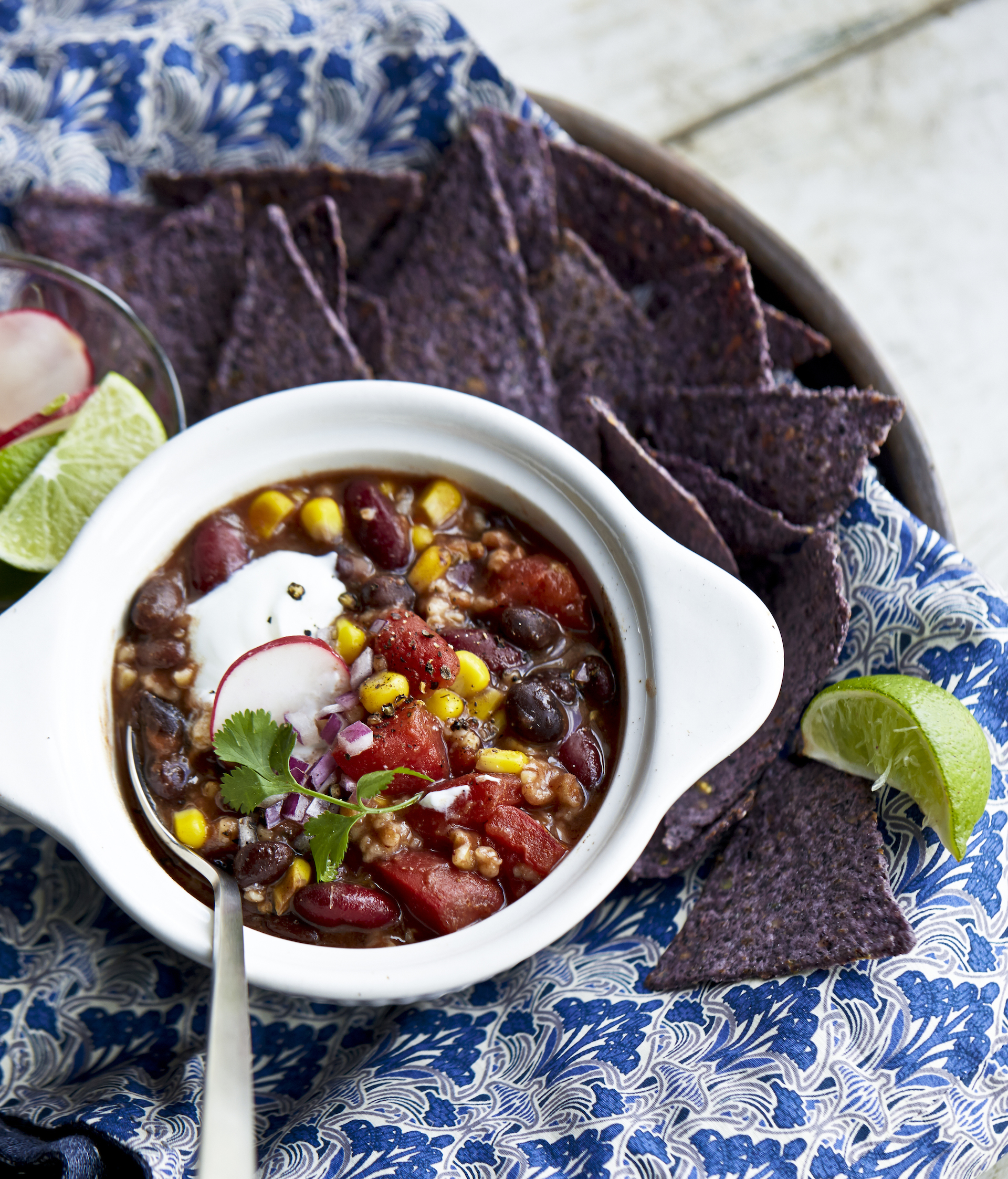 OnePot Wonder Steelcut oat bean chili is a hearty vegan meal