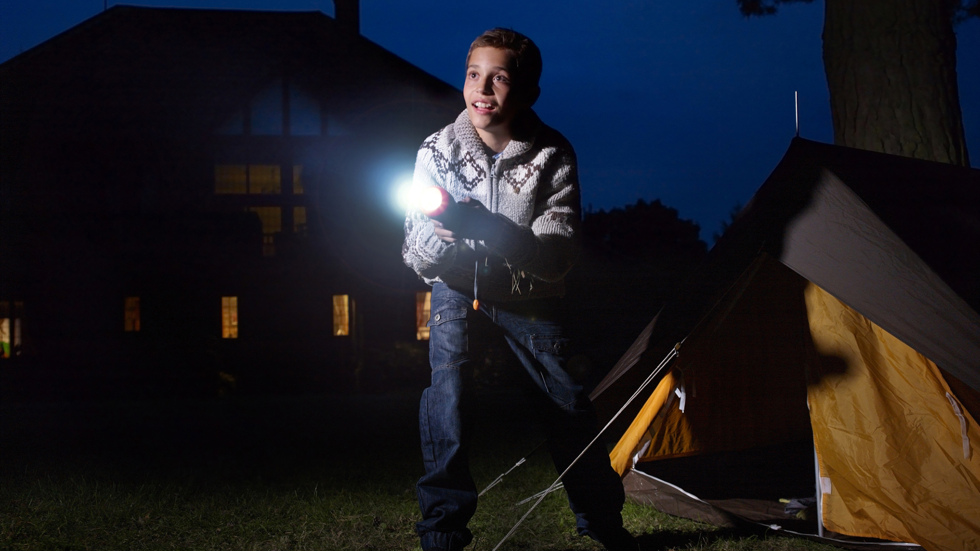 Nighttime outdoor family activities for summer