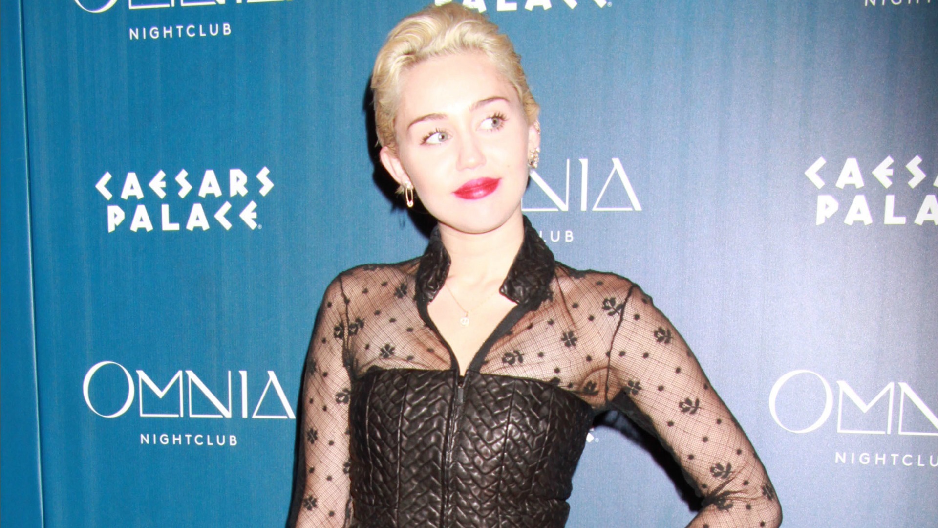 Miley Cyrus’ fans leave horrible comments about her dyed