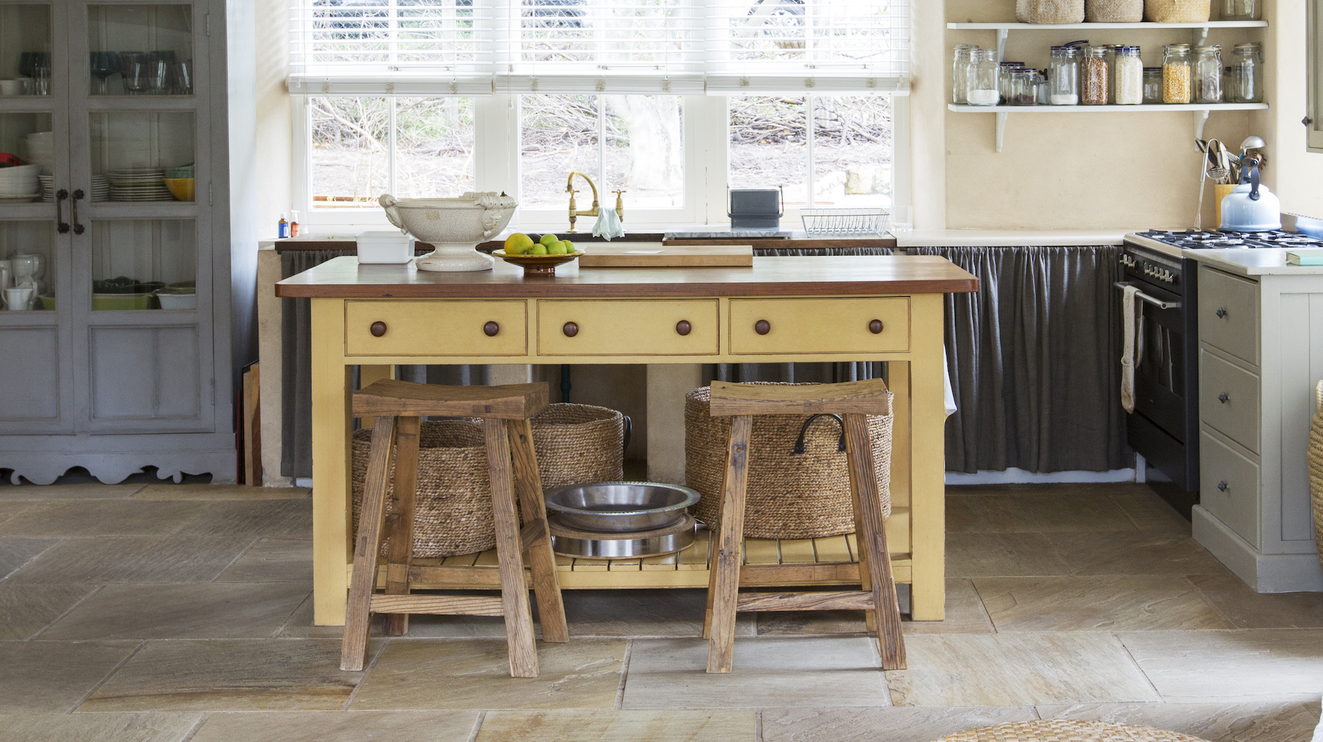 15 Funky kitchen islands that will make you jump on the repurposing