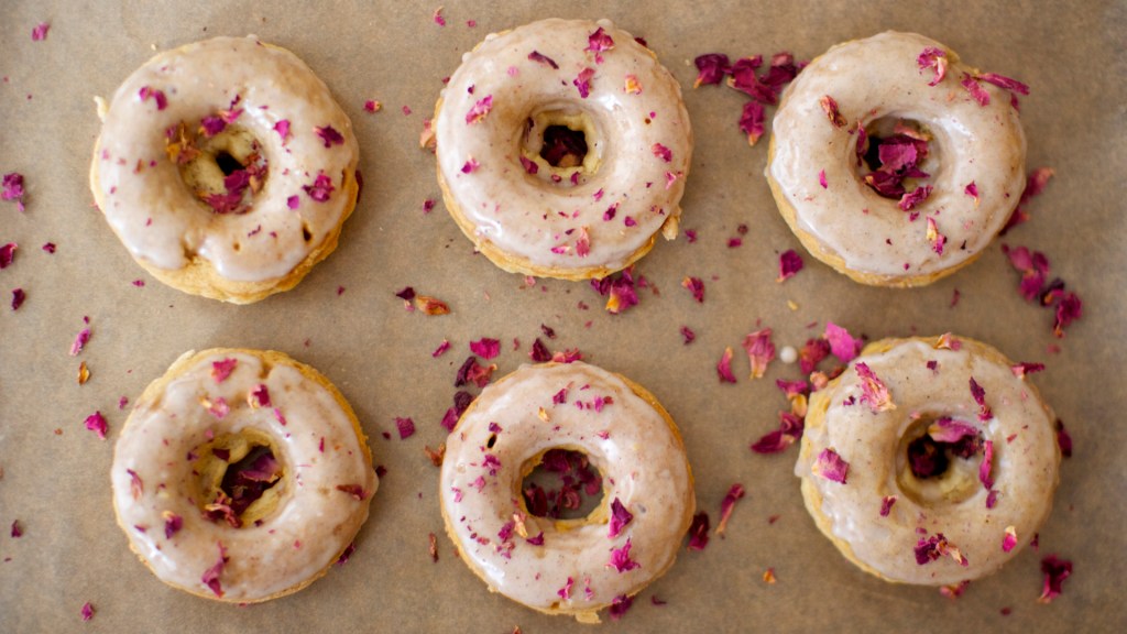 23 Edible flower recipes that are almost too pretty to eat