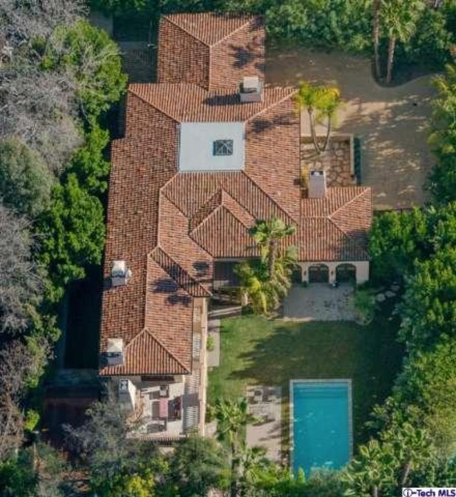 You can own Miley Cyrus’ family home for a mere 6M SheKnows