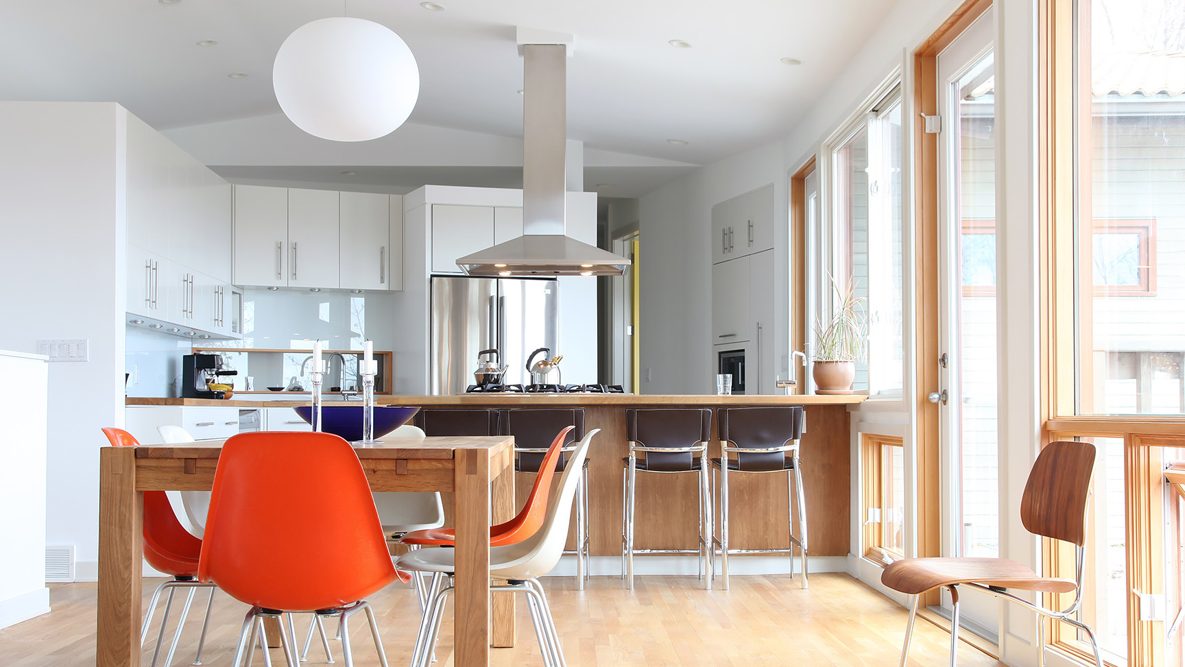 11 Ways to Keep Your House From Getting Stuffy & Smelly During Cold